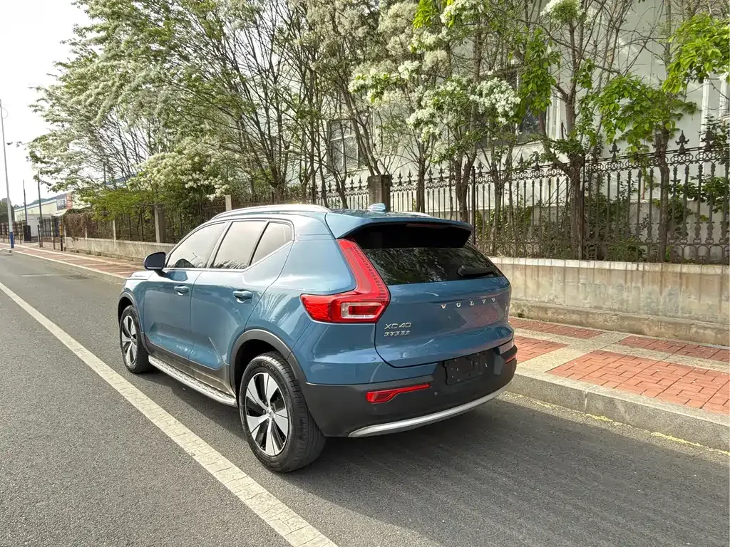 Volvo XC40 — фото 7