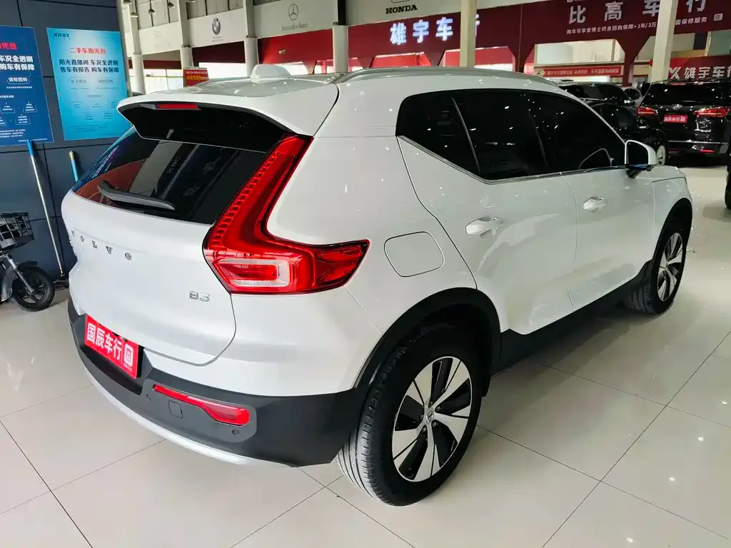 Volvo XC40 — фото 5
