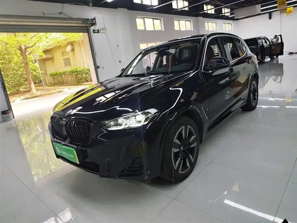 BMW iX3 — фото 1