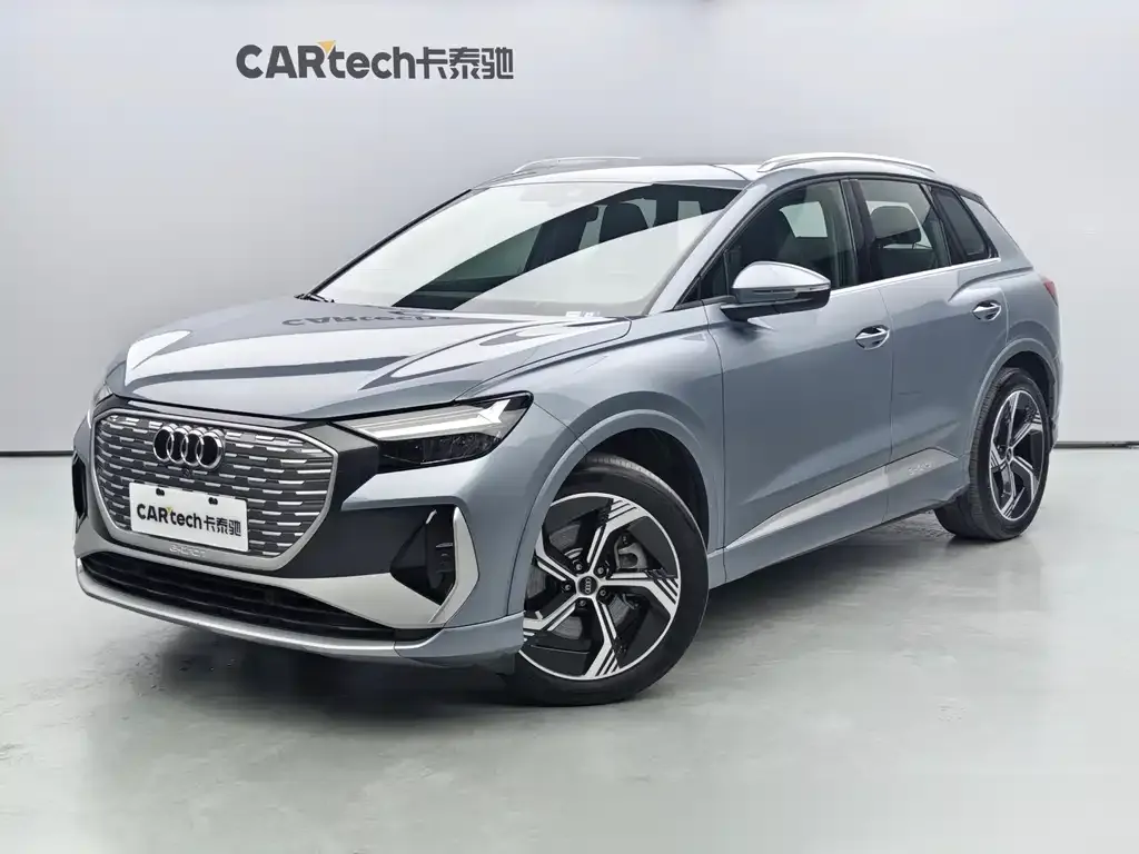 Audi Q4 e-tron — фото 1