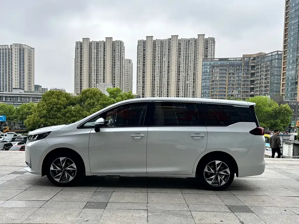 GAC Motor Trumpchi M6 — фото 10