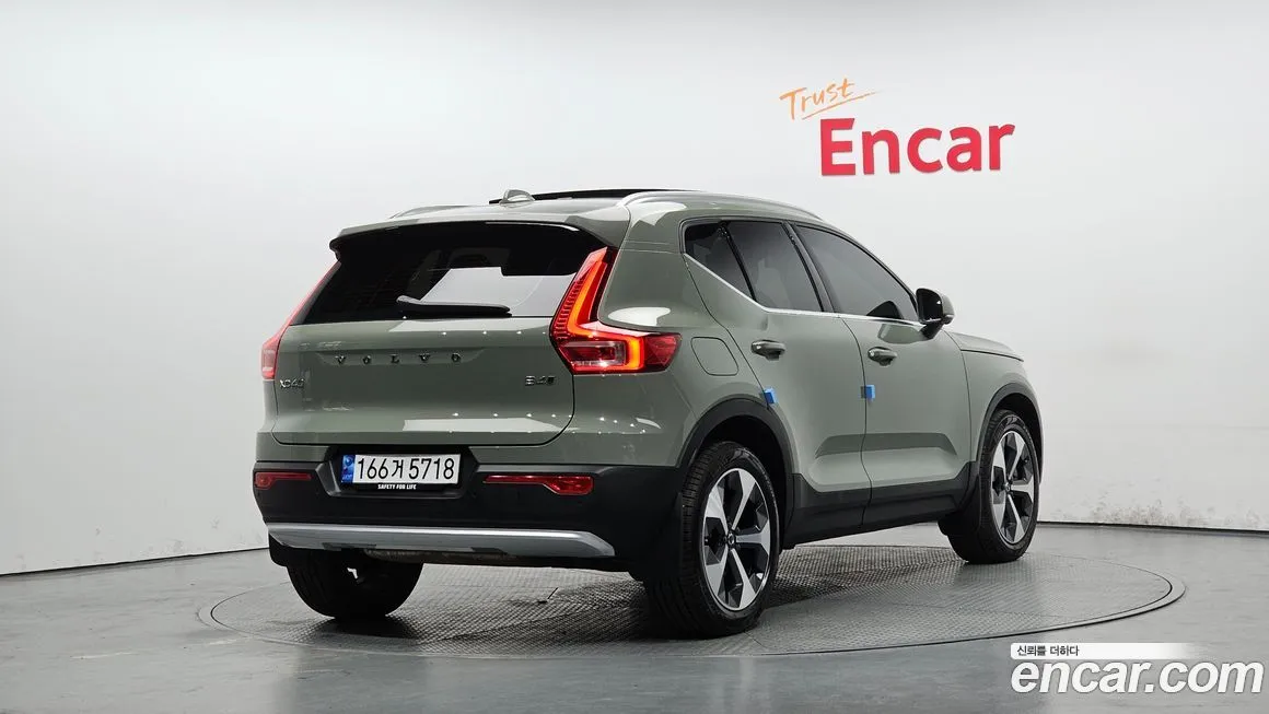 Volvo XC40 — фото 5