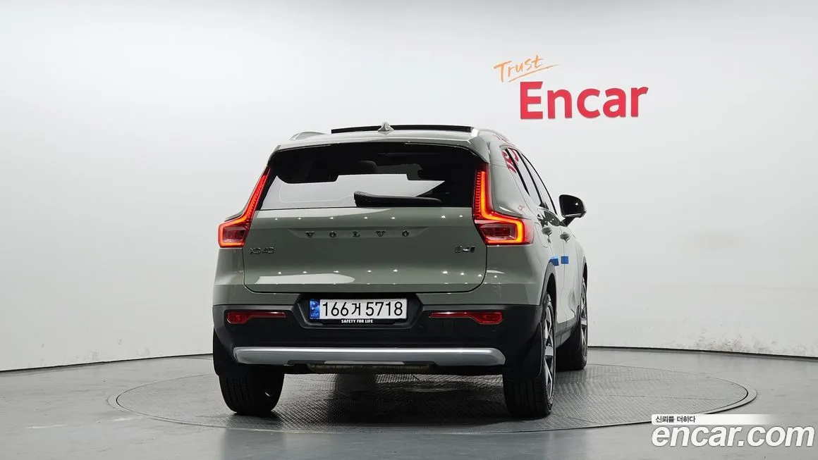 Volvo XC40 — фото 4
