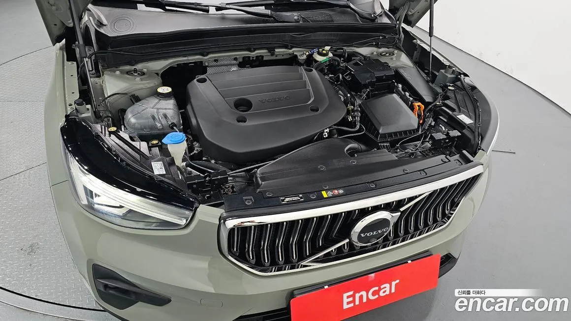 Volvo XC40 — фото 10