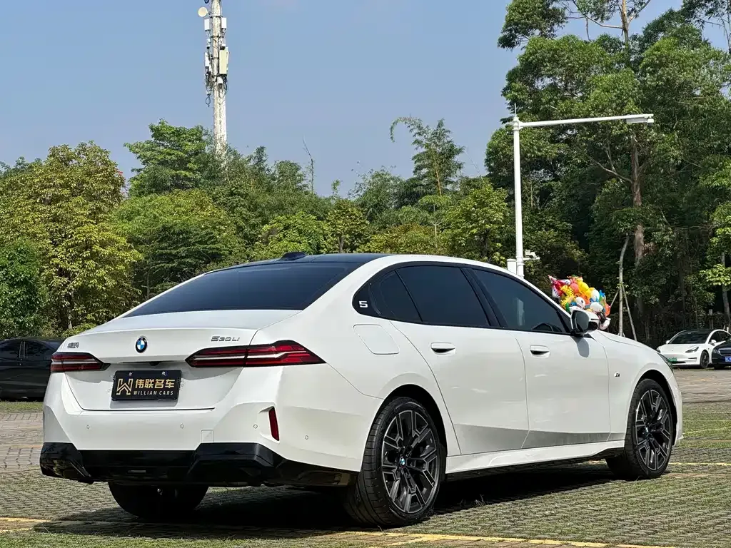 BMW 5 Series — фото 2