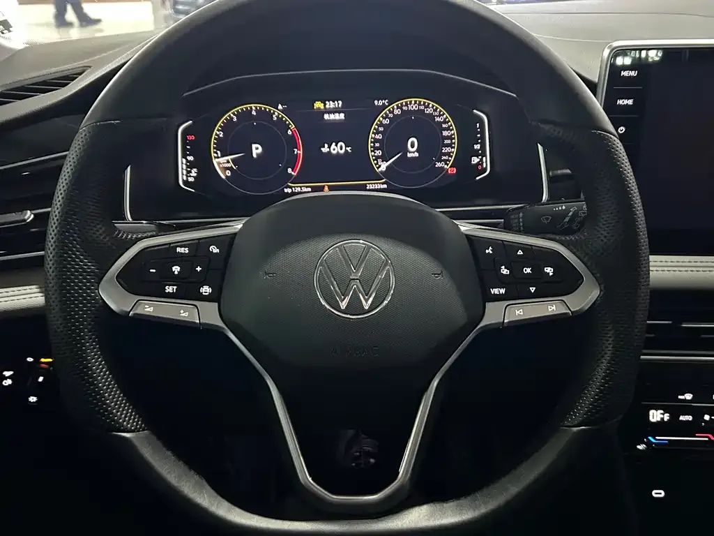 Volkswagen Tiguan L — фото 5
