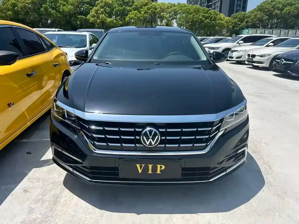 Volkswagen Passat — фото 1