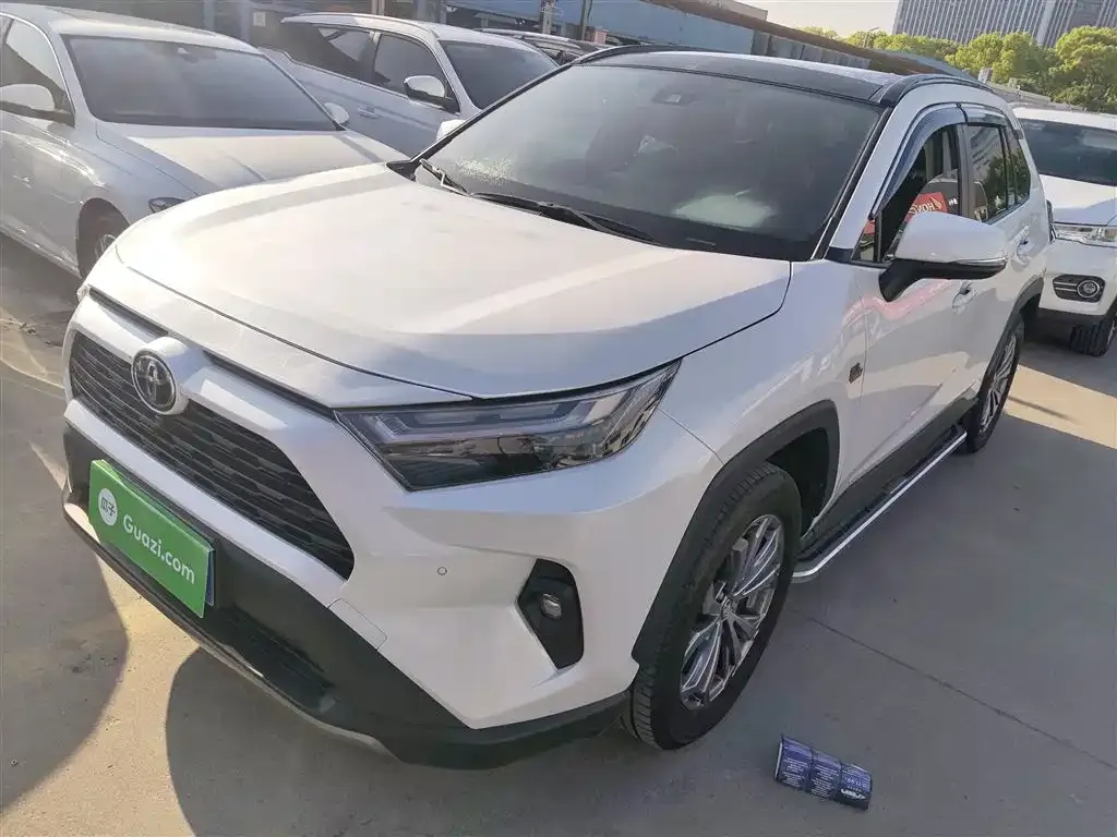 Toyota RAV4 — фото 1