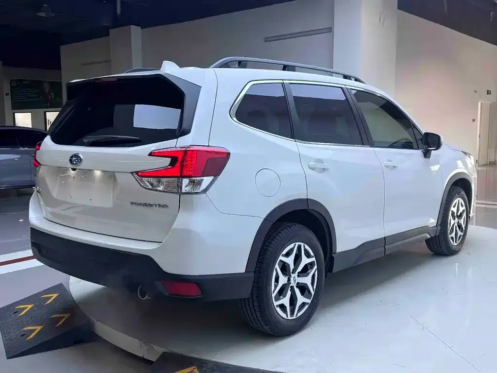 Subaru Forester — фото 8