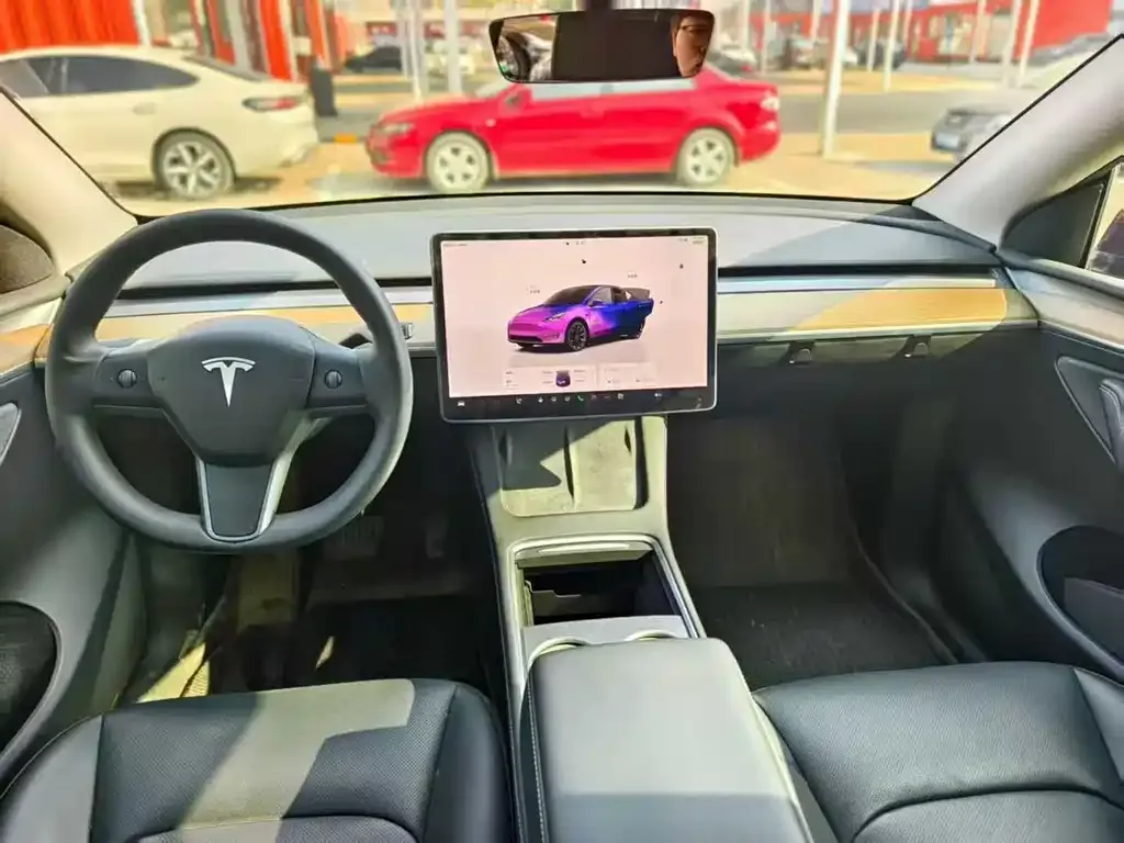 Tesla Model Y — фото 7
