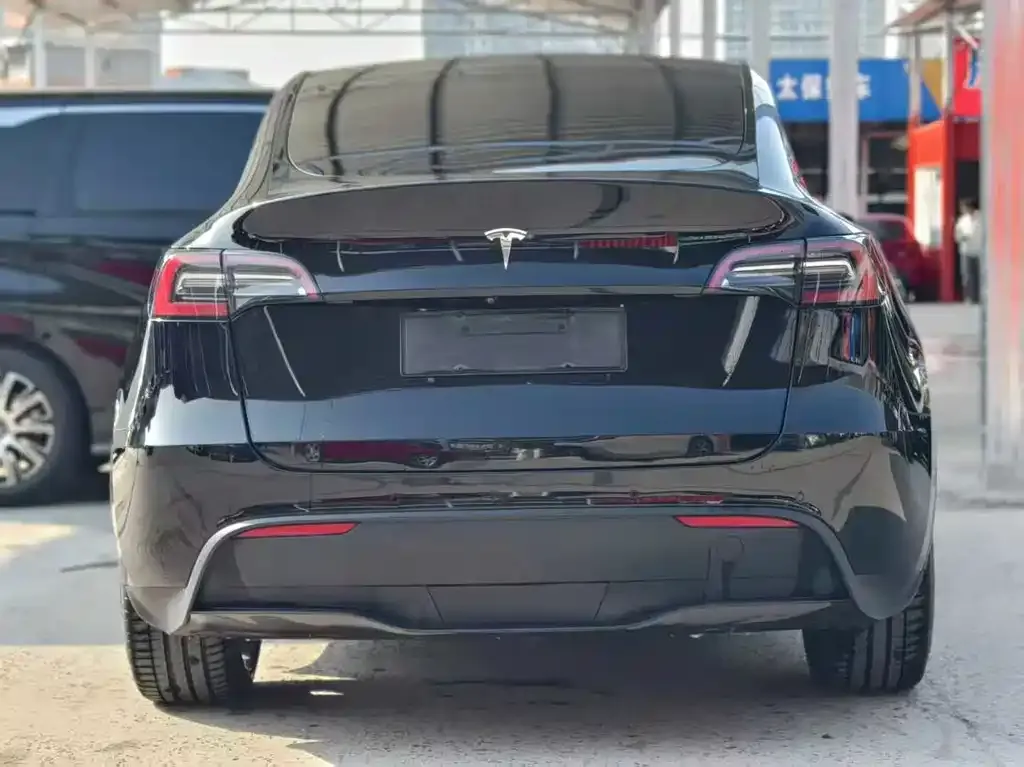 Tesla Model Y — фото 9