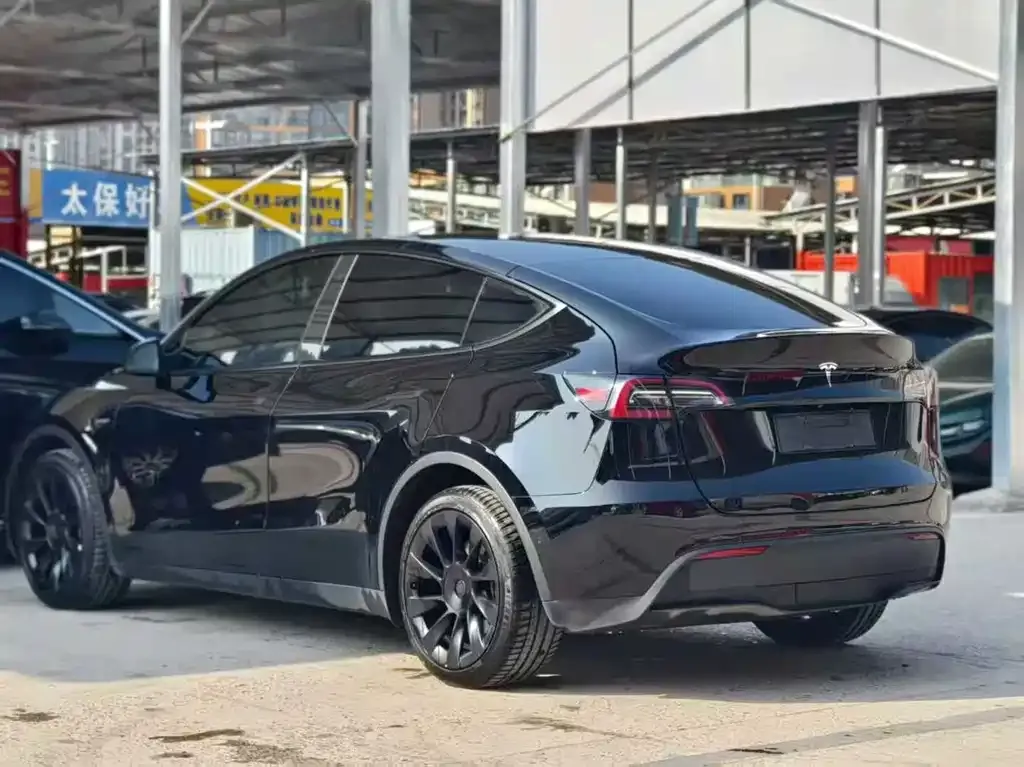 Tesla Model Y — фото 4