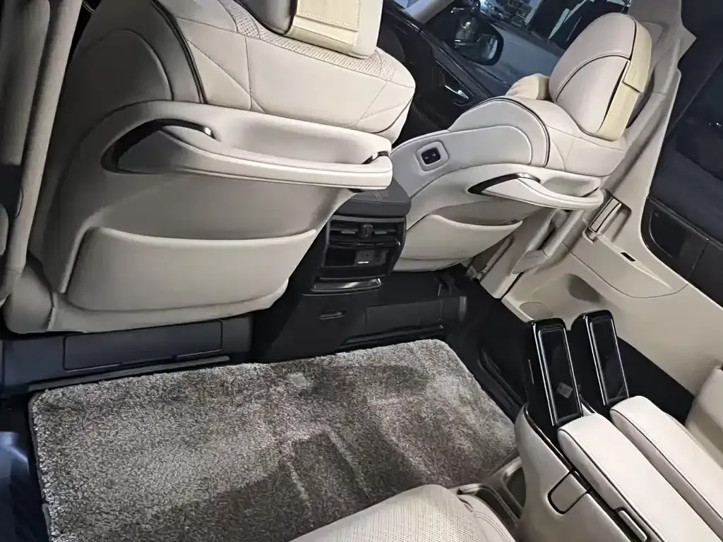 Toyota Alphard — фото 8
