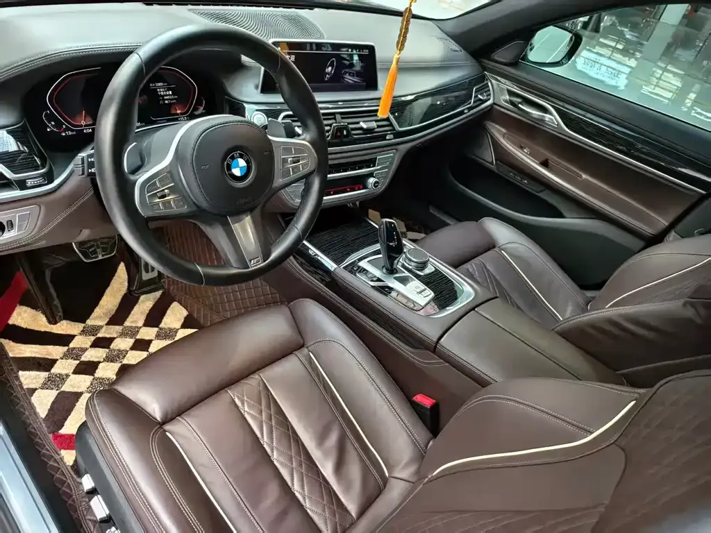 BMW 7 Series — фото 10