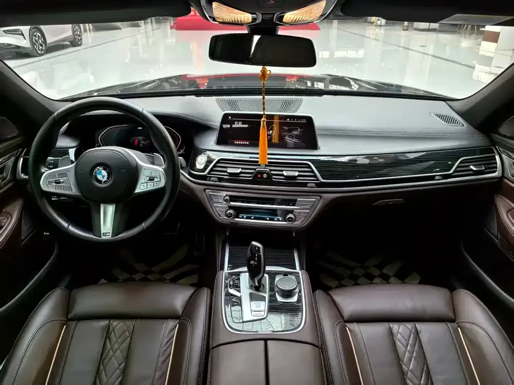 BMW 7 Series — фото 2