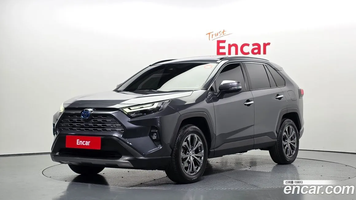 Toyota RAV4 — фото 1