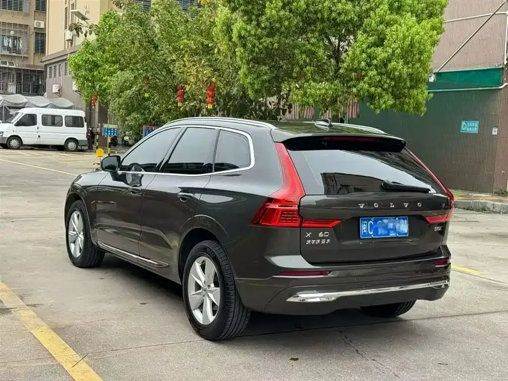 Volvo XC60 — фото 8