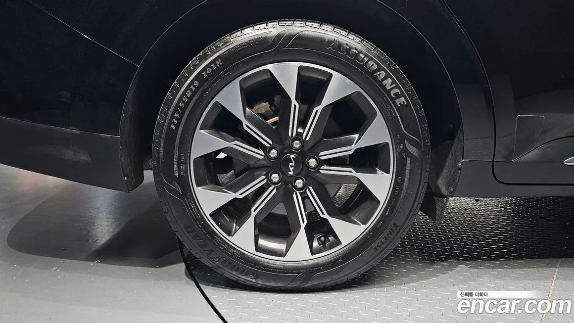 Kia Carnival — фото 10