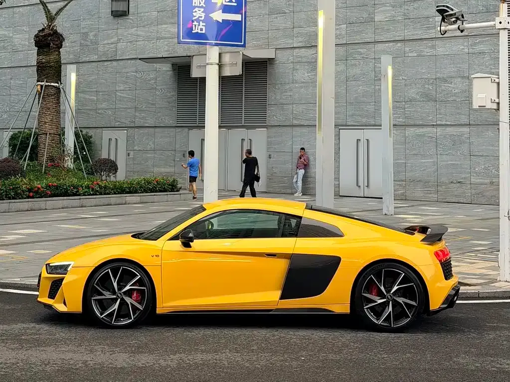 Audi R8 — фото 7