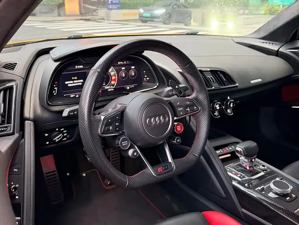 Audi R8 — фото 2
