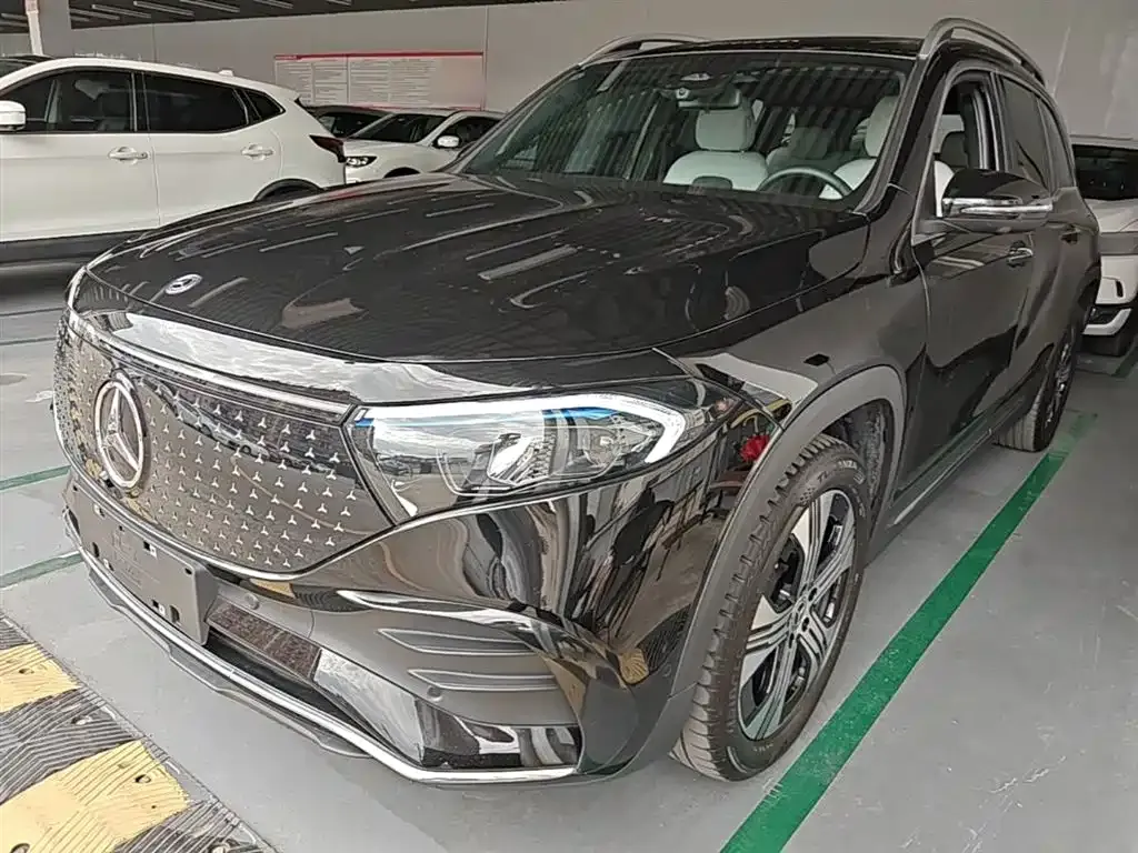 Mercedes-Benz EQB — фото 1