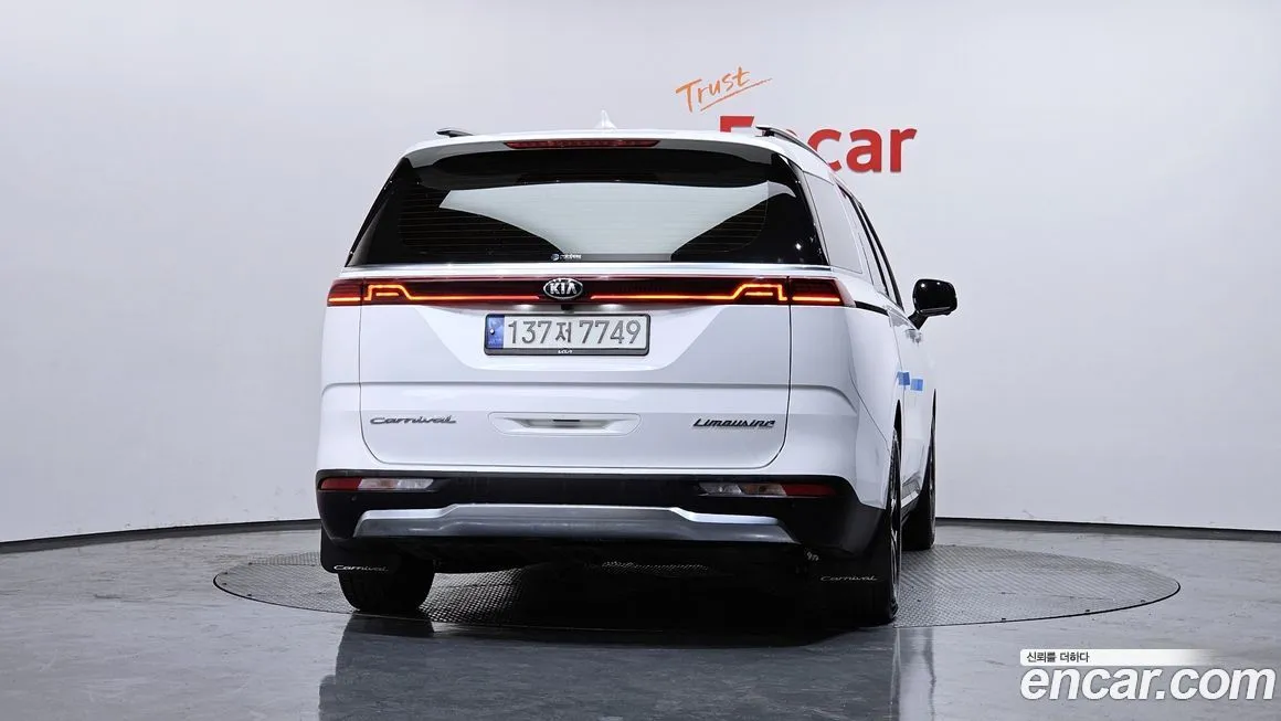 Kia Carnival — фото 10