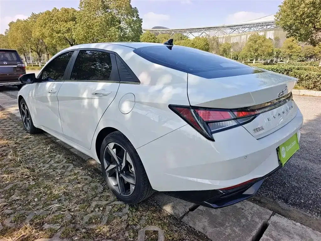 Hyundai Elantra — фото 10