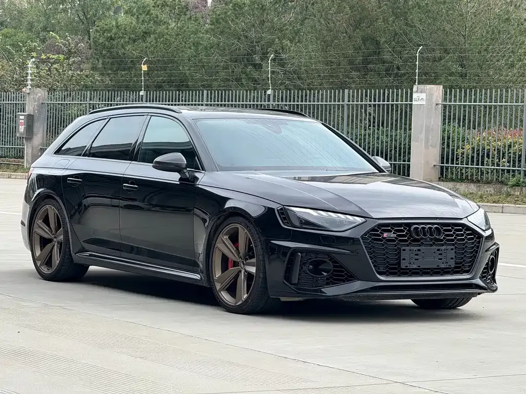 Audi RS 4 — фото 4