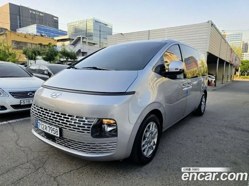 Hyundai Staria — фото 1