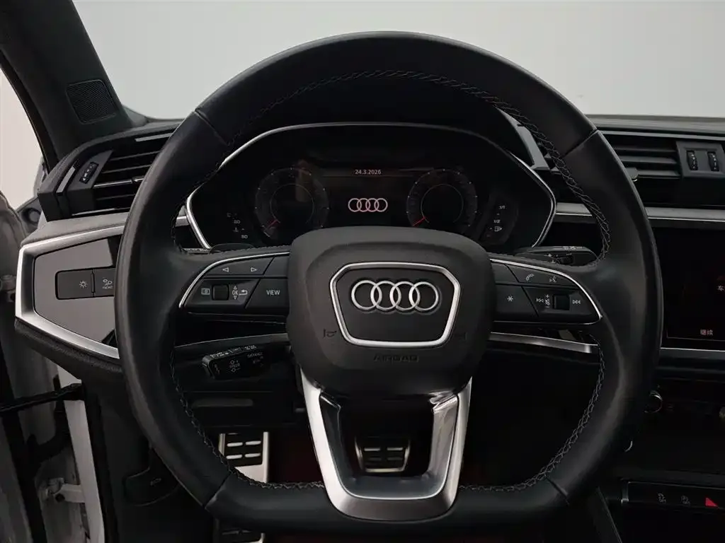 Audi Q3 — фото 3