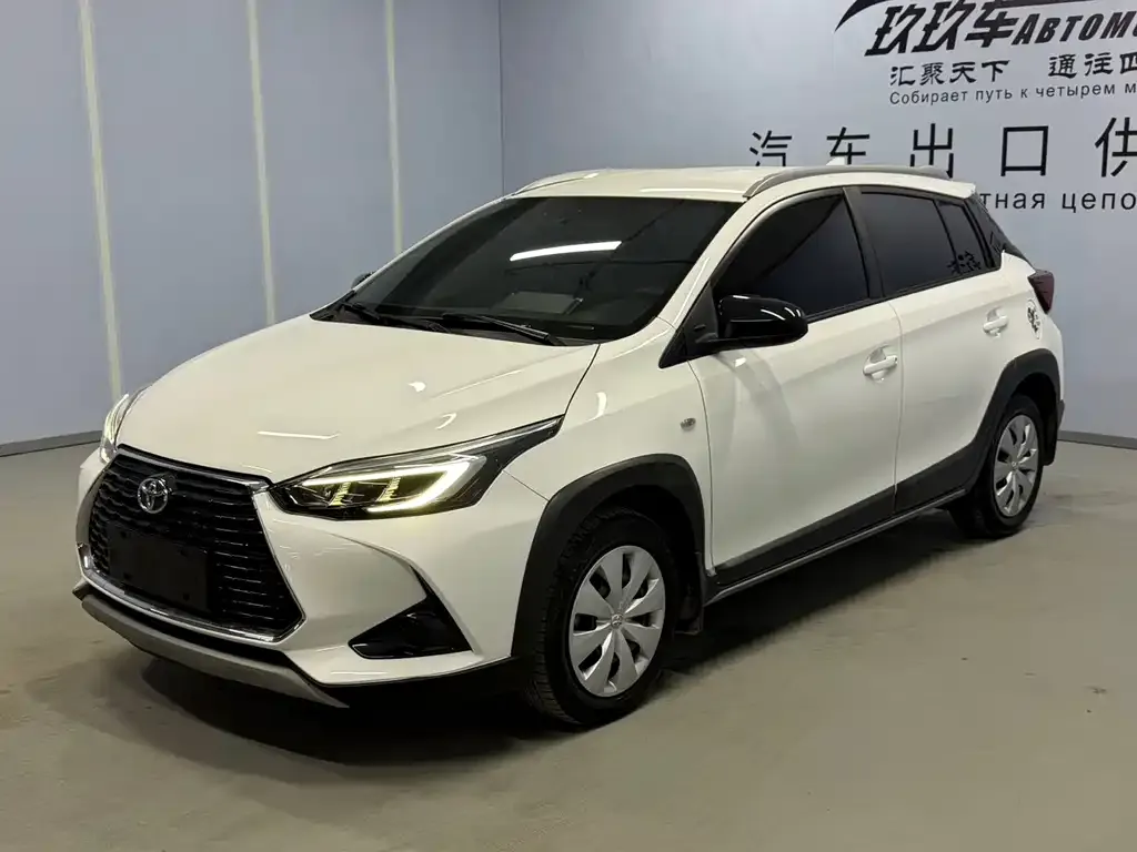 Toyota Yaris L — фото 1