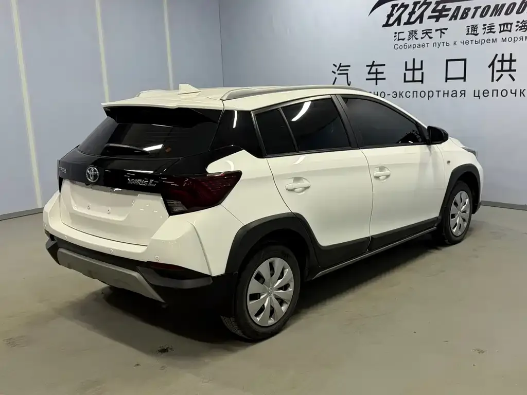 Toyota Yaris L — фото 8