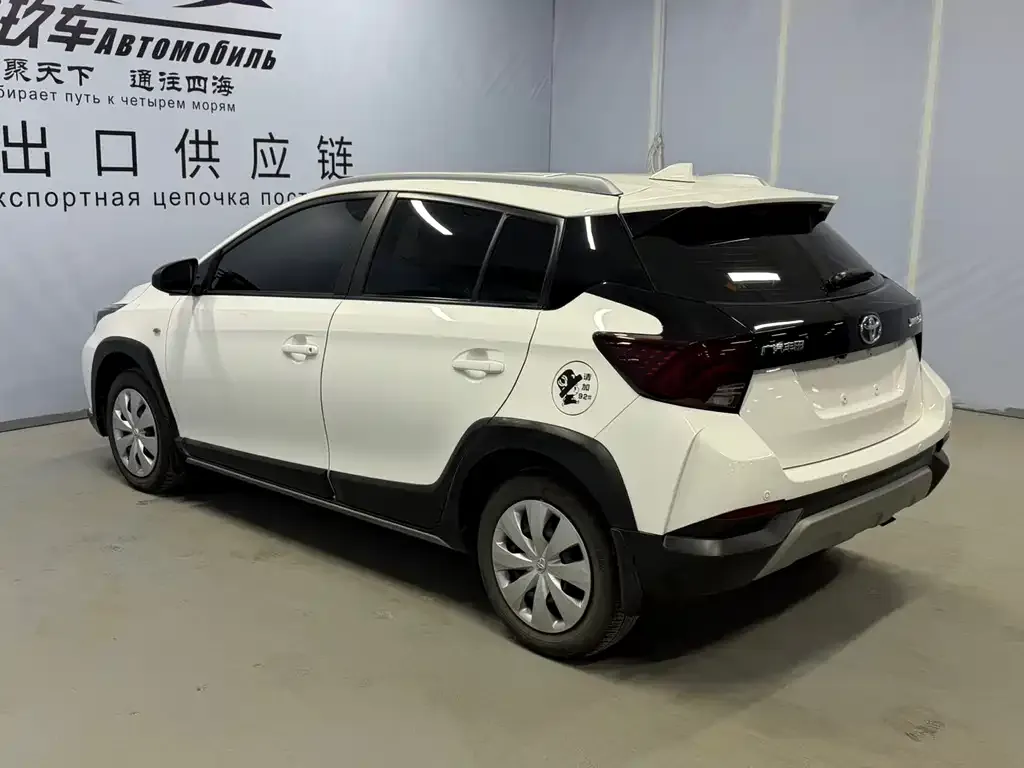 Toyota Yaris L — фото 2