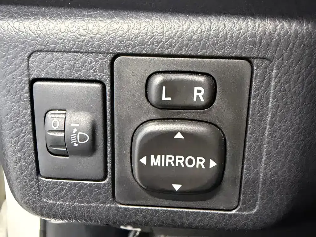 Toyota Yaris L — фото 9