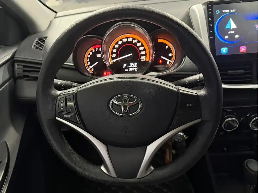 Toyota Yaris L — фото 5