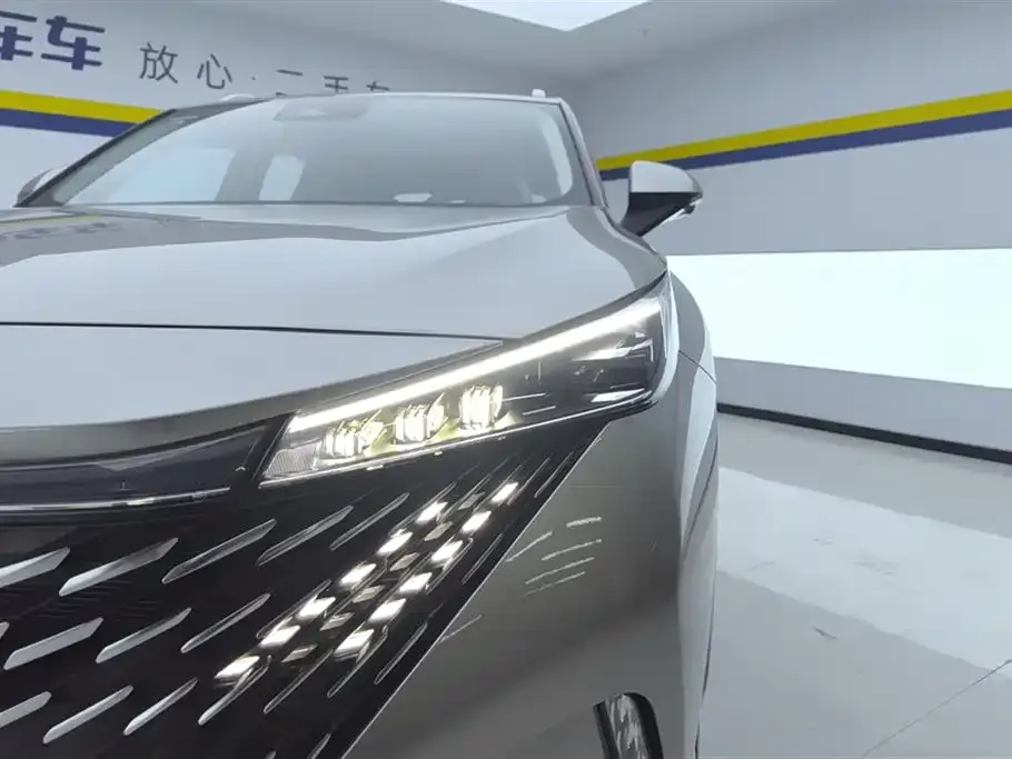 Roewe RX5 New Energy — фото 7