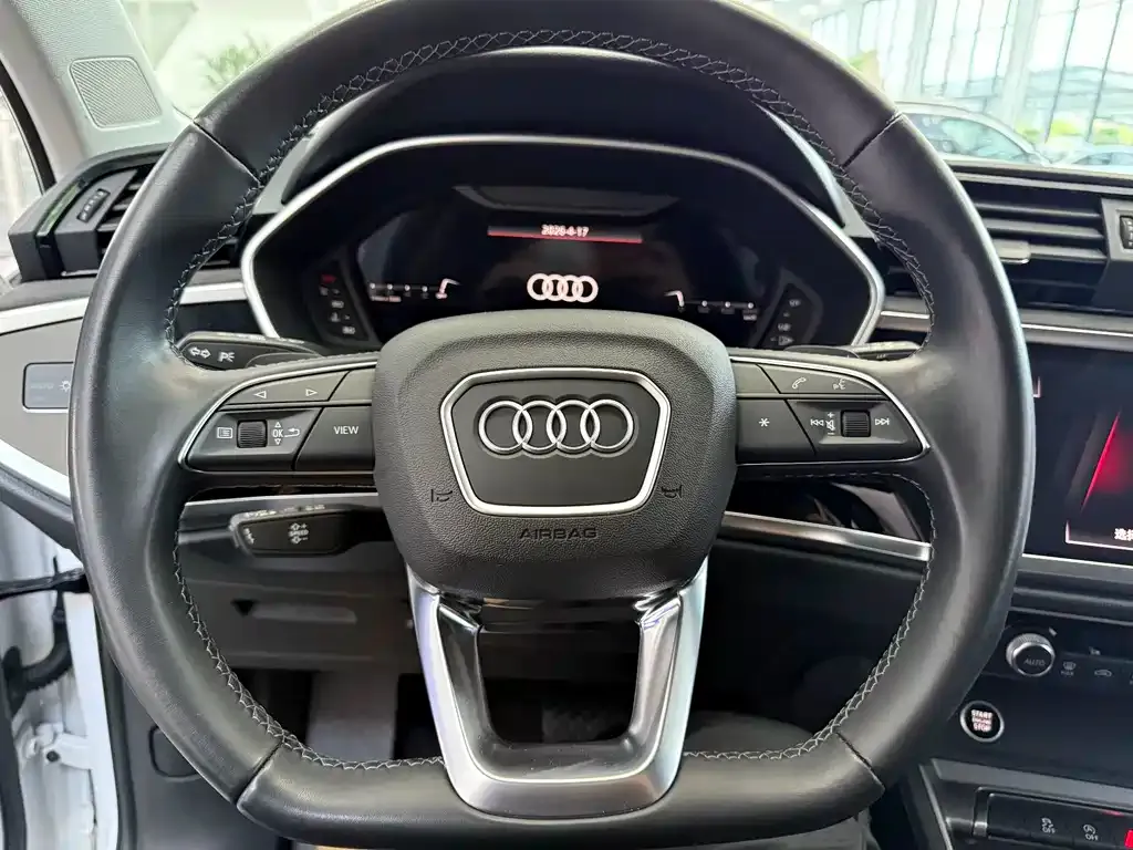 Audi Q3 — фото 7
