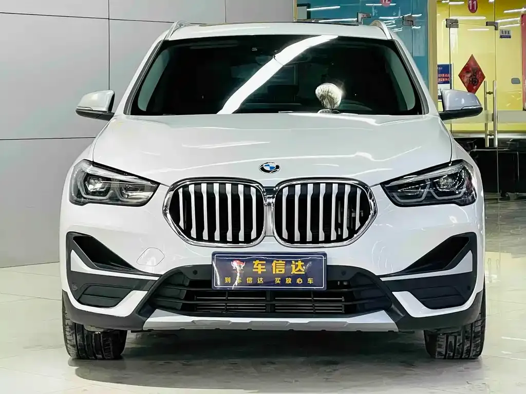 BMW X1 — фото 1