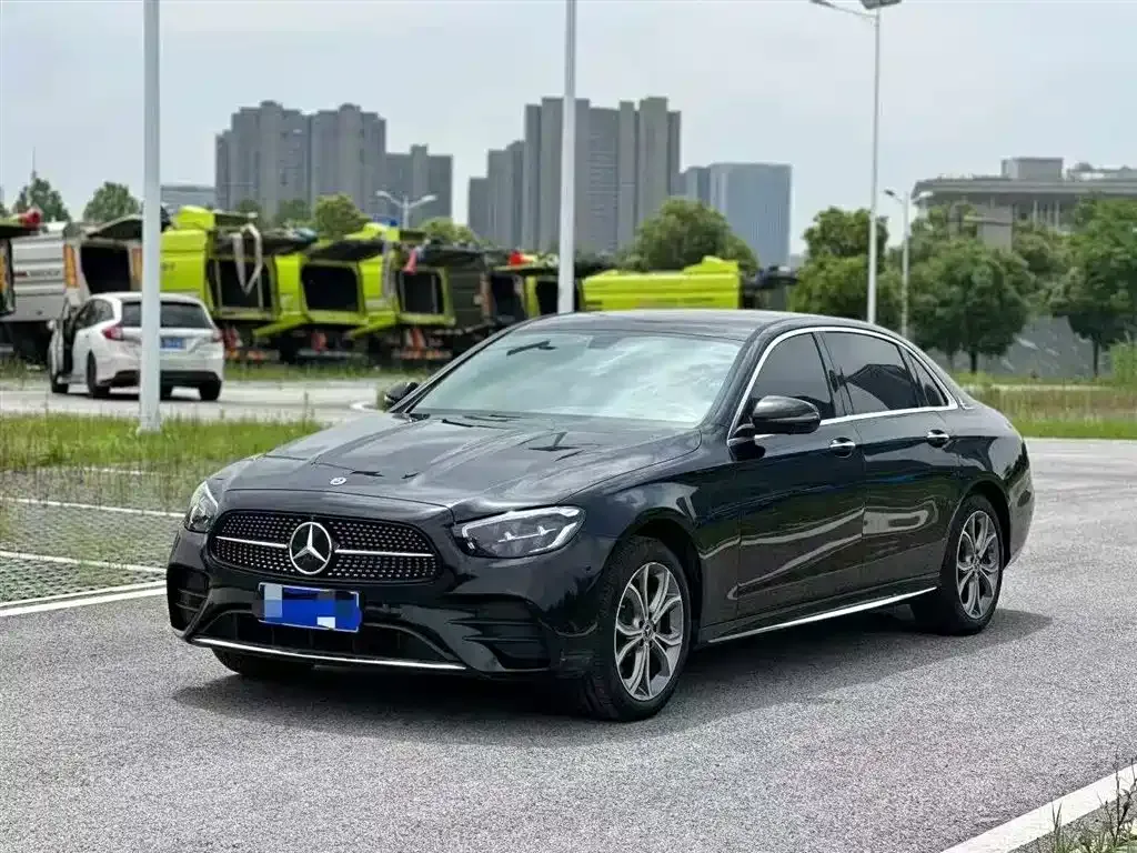 Mercedes-Benz E-Class — фото 6