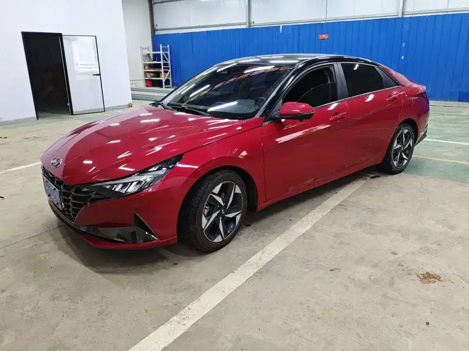 Hyundai Elantra — фото 1