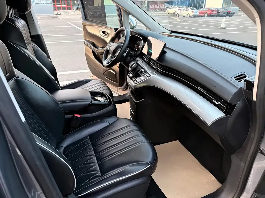 Roewe iMAX8 — фото 2