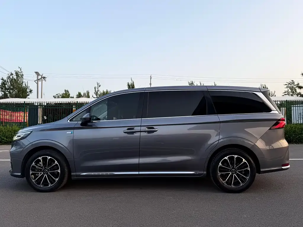 Roewe iMAX8 — фото 8