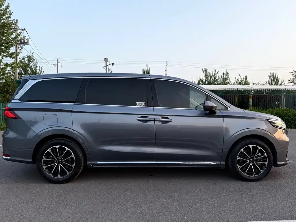 Roewe iMAX8 — фото 7