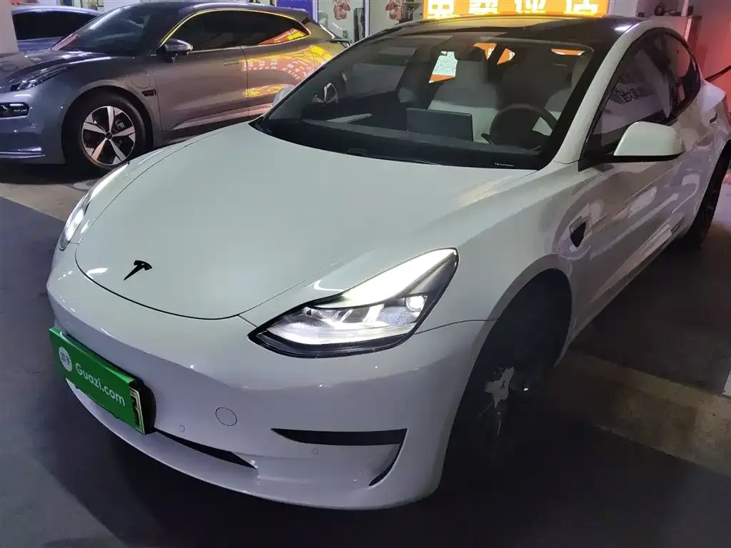 Tesla Model 3 — фото 10