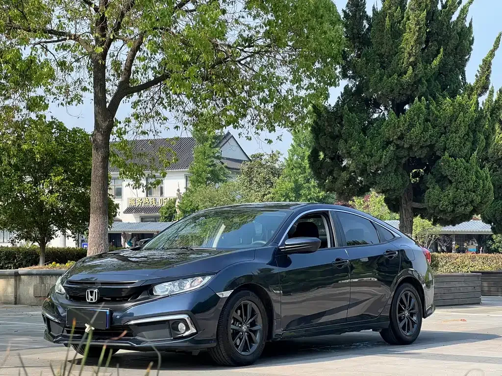 Honda Civic — фото 1