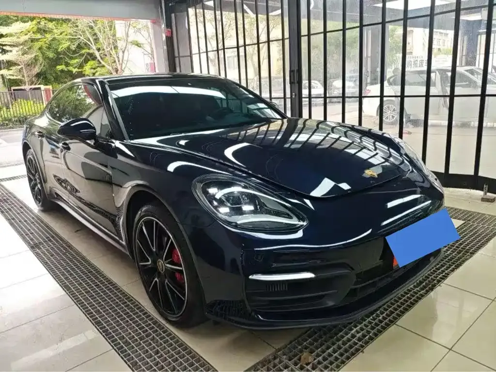 Porsche Panamera — фото 1