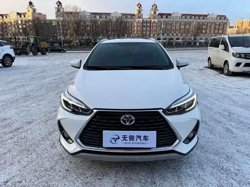 Toyota Yaris L — фото 7