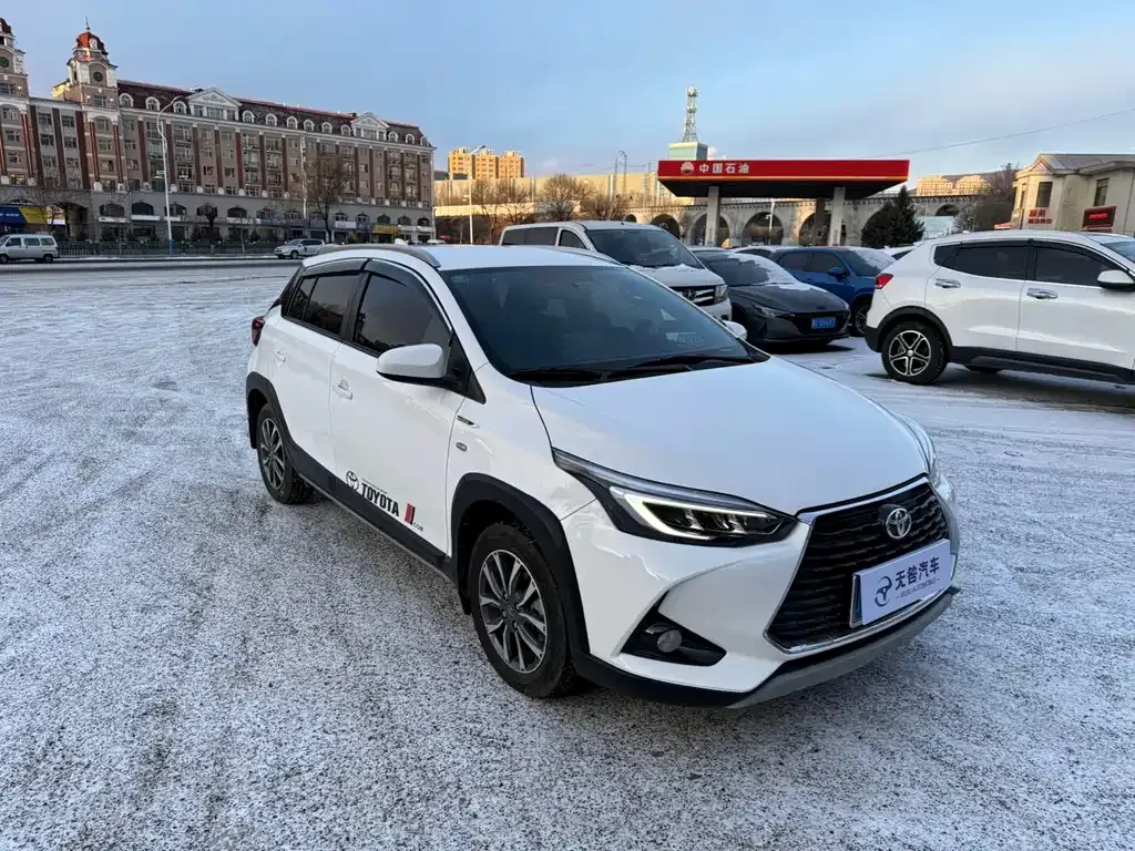 Toyota Yaris L — фото 5