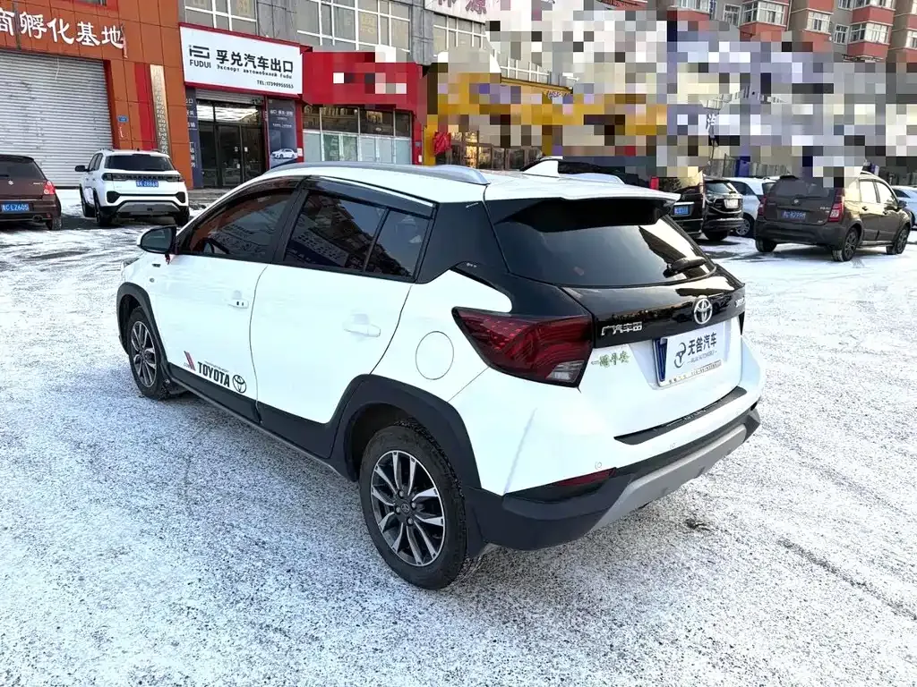 Toyota Yaris L — фото 6