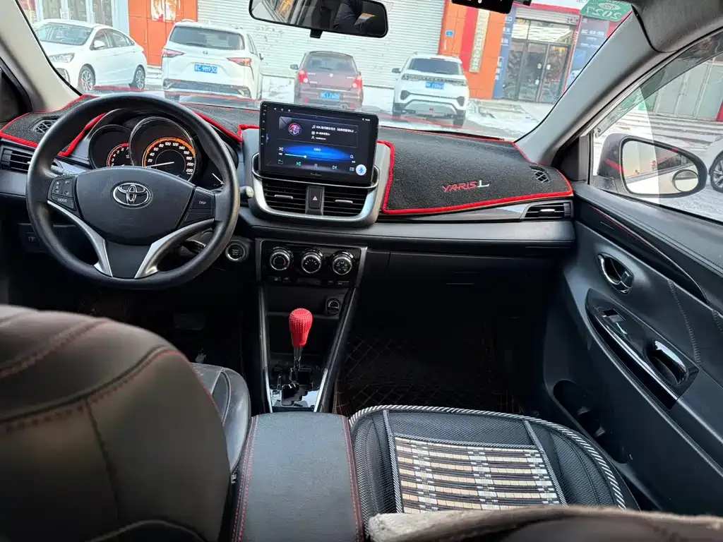 Toyota Yaris L — фото 8